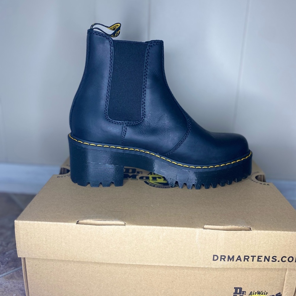 *New* Dr. Martens Rometty Wyoming Leather Platform Chelsea Boots.
